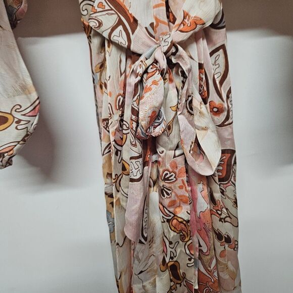 NWT Aakaa Dress With Bell Sleeves Size Small - Picture 5 of 6